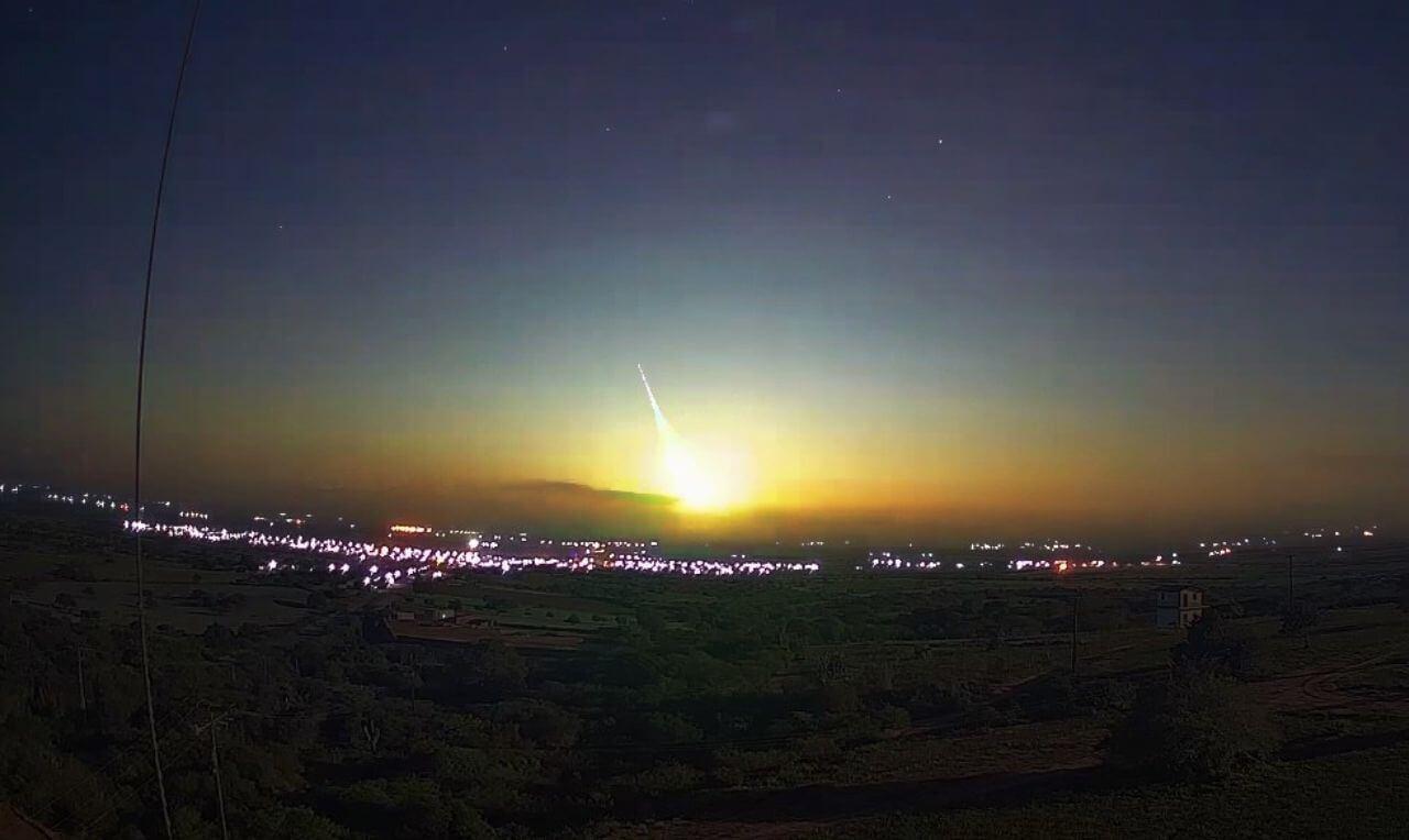 Astrônomos indicam que meteoro que fez noite virar dia, caiu no Piauí e devem buscar por vestígios